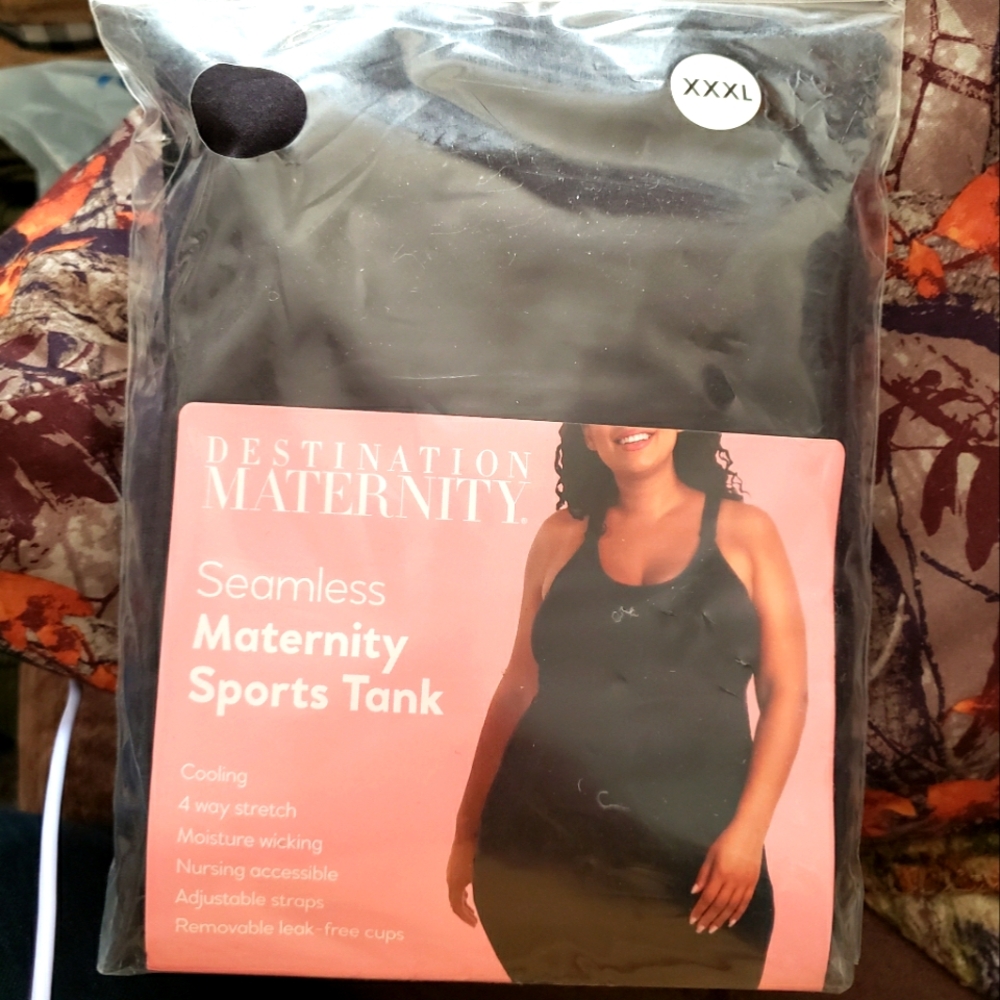 Destination Maternity Black Seamless Sports Tank NWT
